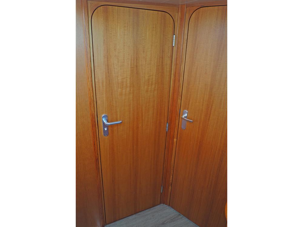 Cabin en avant, H&eacute;bergements